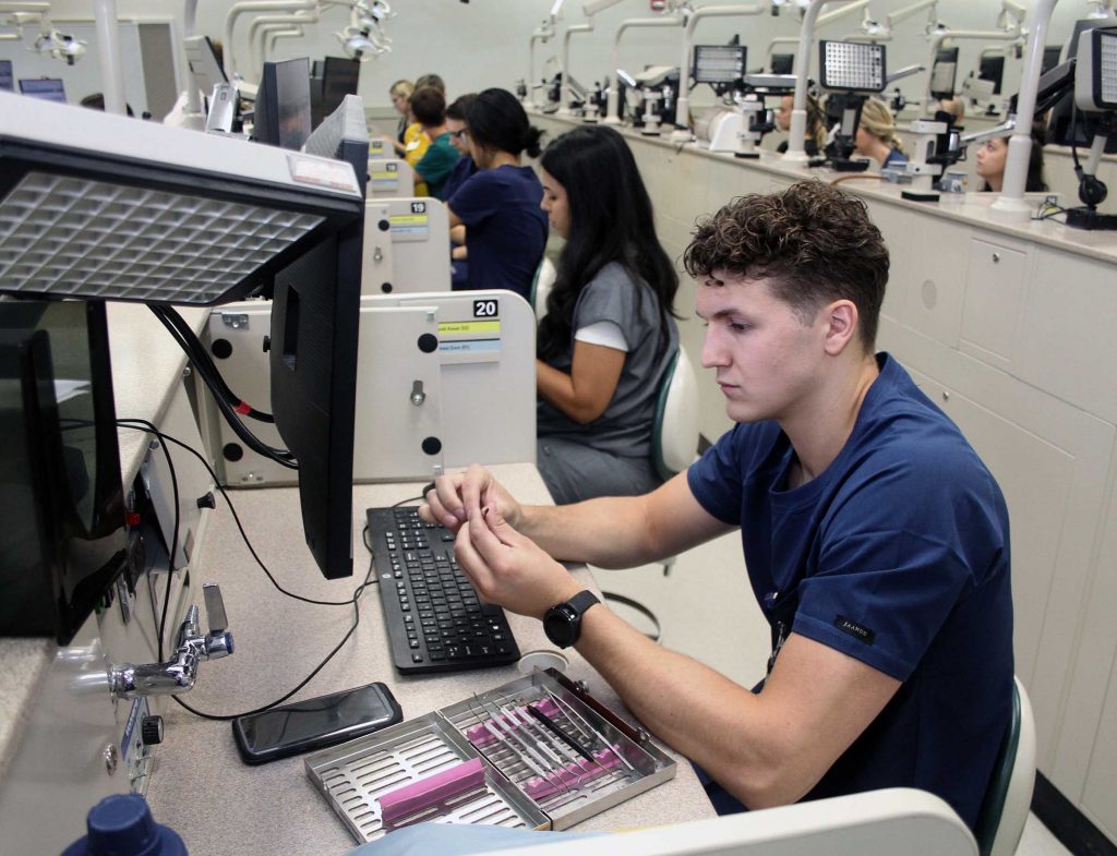 School welcomes Class of 2023 – U-M Dentistry News